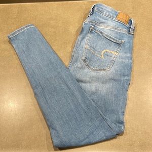 American eagle light wash jean